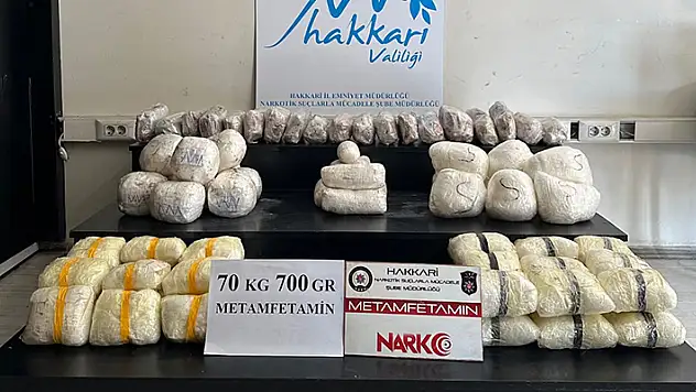 Hakkari'de araçta 70 kilo uyuşturucu ele geçirildi: 2 gözaltı
