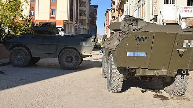 Hakkari'de bomba yüklü araçla saldırı