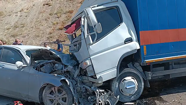 Hakkari'de kaza: 2 ölü, 2 yaralı


