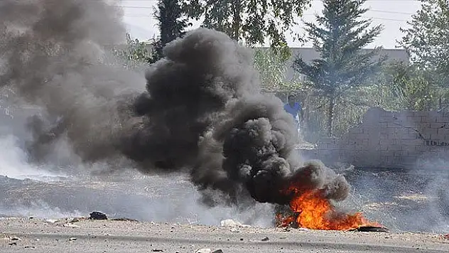 Hakkari'de köy muhtarının aracına bombalı saldırı