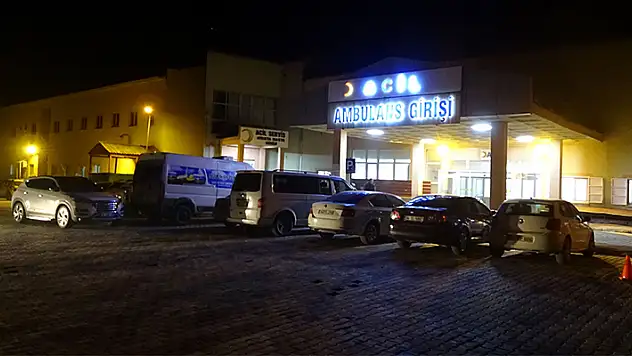Hakkari'de öğrenci yurdunda yangın 16 kişi dumandan etkilendi

