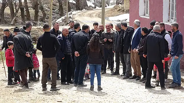 Hakkari'de okul, yol, su isteyen seçmenler, sandığı boykot etti