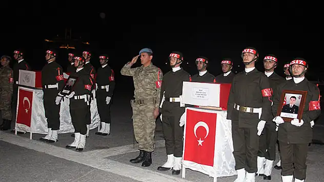 Hakkari'de şehitler için tören düzenlendi