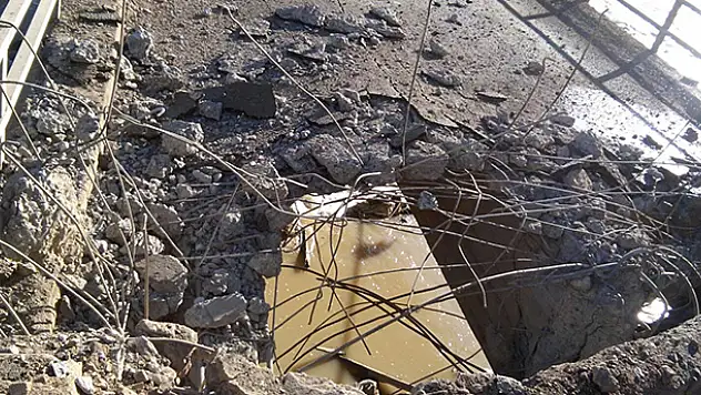Hakkari'de Teröristlerden Köprüye Bombalı Saldırı