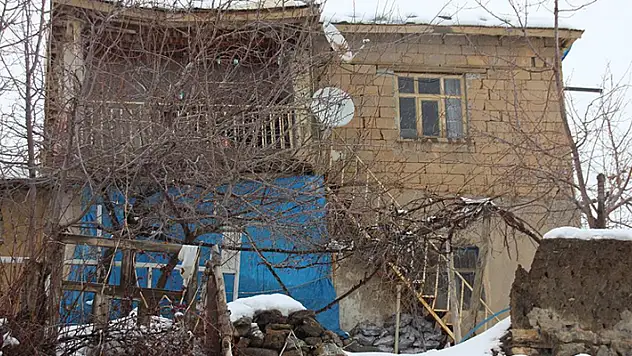 Hakkari'de toprak kayması: 1 ev boşaltıldı
