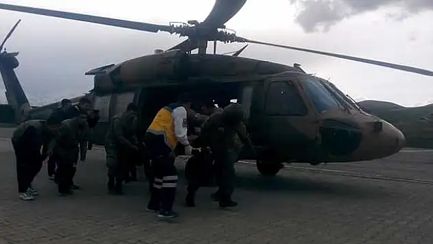 Hakkari'de yaralı çocuk askeri helikopterle hastaneye ulaştırıldı
