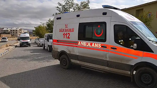 Hakkari'de yolcu otobüsü tırla çarpıştı: 4 ölü, 5 yaralı