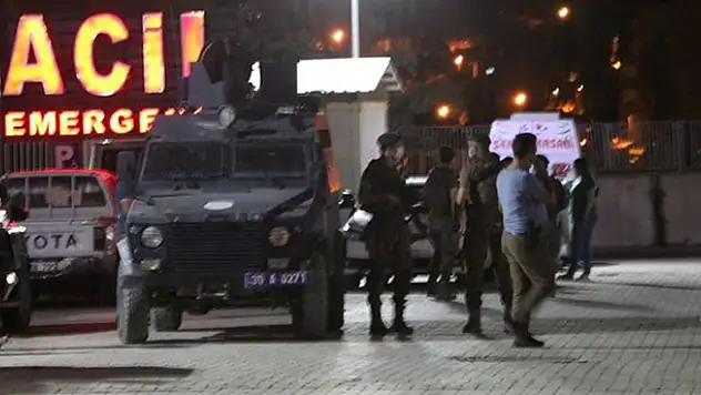 Hakkari'de zırhlı araç devrildi: 2 şehit
