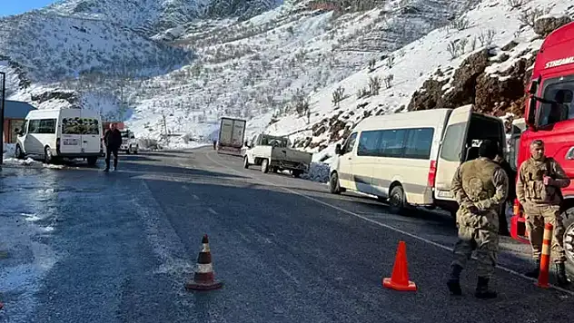 Hakkari- Şırnak kara yolu kar ve çığ riski nedeniyle kapatıldı
