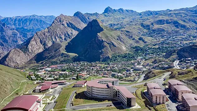 Hakkari Üniversitesi sözleşmeli personel alacak
