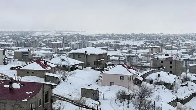 Hakkari'de 10 köy ve 32 mezra yolu ulaşıma kapandı
