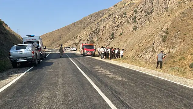 Hakkari'de kamyon uçuruma yuvarlandı: 1 ölü