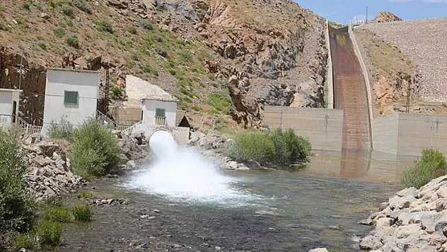 Hakkari'de sulama projesiyle 75 bin dekar tarım arazisi suyla buluşturulacak