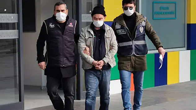 Hakkında kesinleşmiş hapis cezası bulunan FETÖ sanığı eski polis noterde vekalet verince Konya'da yakalandı