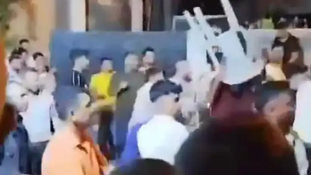 Halay başı olma kavgasında sandalyeler havada uçuştu
