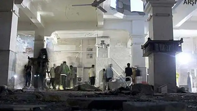 Halep'te camiye 'varil bombası' atıldı
