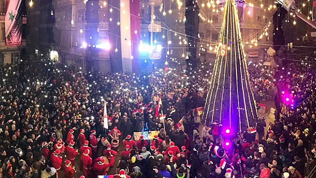 Halep'te Esad yanlılarından Noel kutlaması