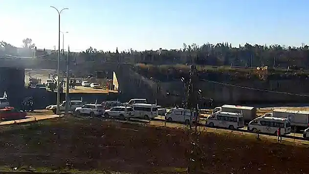 Halep'te sivilleri tahliye eden konvoy geri döndü