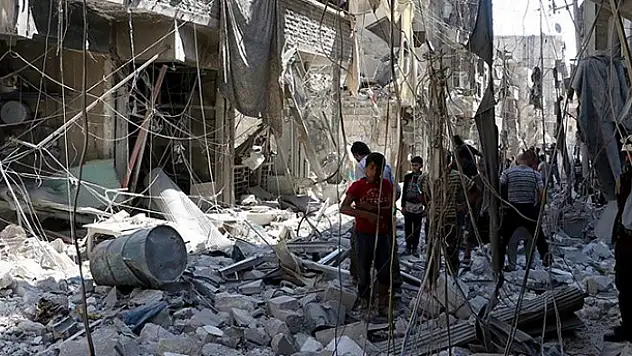 Halep'te yaralanan çocuk acısını Kur'an-ı Kerim okuyarak hafifletmeye çalıştı