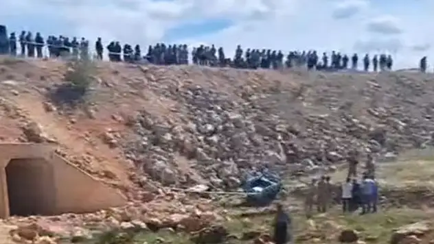 Halfeti'de patpat şarampole devrildi:1 ölü, 1 yaralı