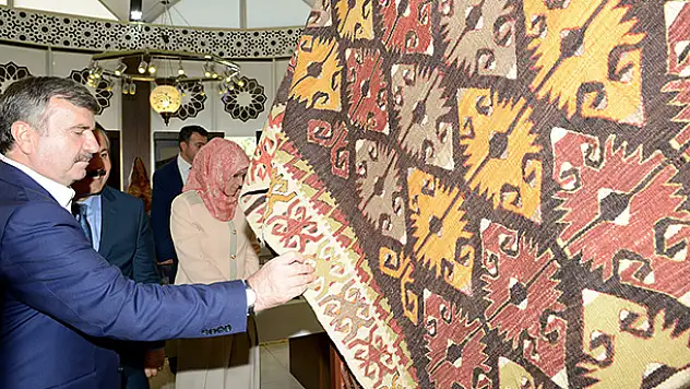 Halı ve Kilim Dokuma Geleneği KOMEK'te Canlanıyor