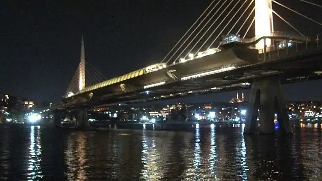 Haliç'te köprüden düşen şahıs için arama çalışmaları başlatıldı