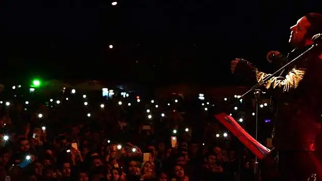Halil Sezai Şarkılarıyla Öğrencileri Mest Etti