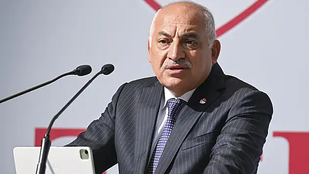 Halil Umut Meler'e yumruk sonrası Türkiye'deki tüm futbol liglerindeki maçlar süresiz ertelendi!

