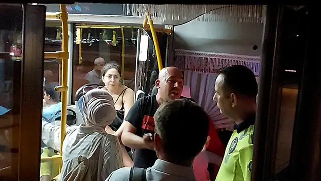 Halk otobüsü şoförü, klima tartışmasında 'Psikolojim bozuldu' diyerek araçtan indi

