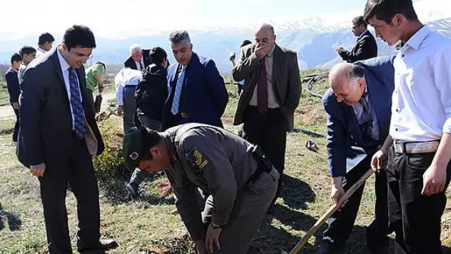 Halkapınar'da 750 fidan toprakla buluştu