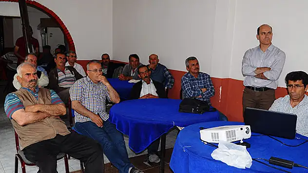 Halkapınar'da çiftçi eğitim toplantısı düzenlendi