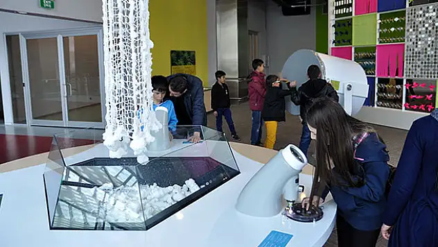 Halkapınar'da ihtiyaç sahibi öğrencilere 'Dosteli' derneği uzandı