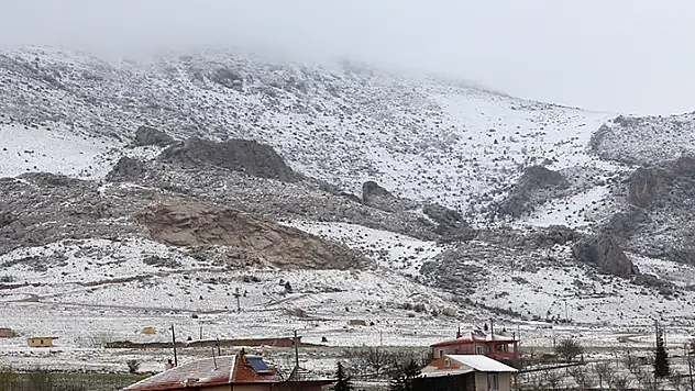 Halkapınar'da kar kalınlığı 20 santimetreye ulaştı
