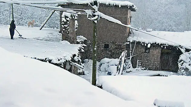 Halkapınar'da kar kalınlığı 35 santimetreye ulaştı