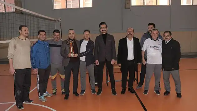 Halkapınar'da Kaymakamlık Voleybol Turnuvası tamamlandı
