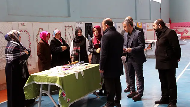 Halkapınar'da makine nakışları sergisi açıldı

