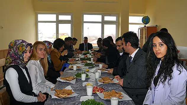 Halkapınar'da öğretmenlere kaynaşma yemeği