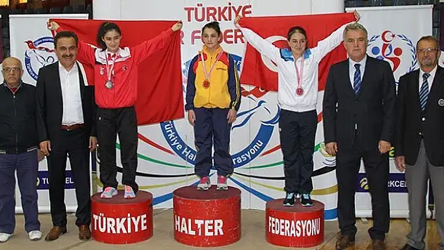 Halterciler terledi