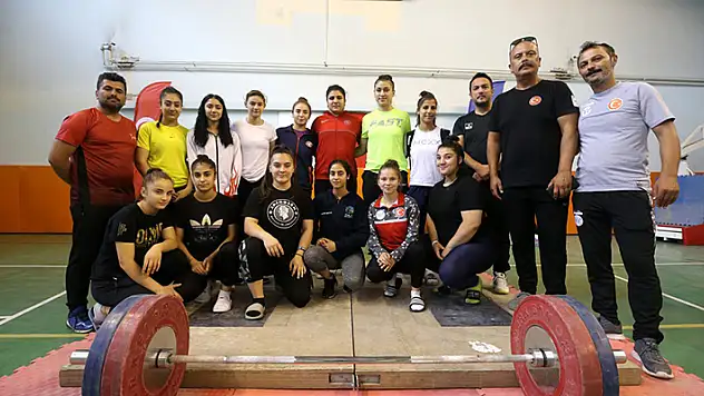 Halterde Avrupa hazırlığı
