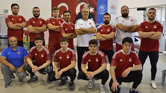 
Halterde sporcu sayısı 2 bin 500'ün üzerinde