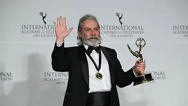 Haluk Bilginer 47. Uluslararası Emmy Ödülleri'nde 'en iyi erkek oyuncu' seçildi