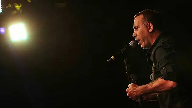 Haluk Levent Karşıyaka'da sahne aldı