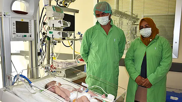 Hamileliğinde Kovid-19'a yakalanan anne bebeğine Konya'da  1 ay süren tedaviden sonra kavuşabildi
