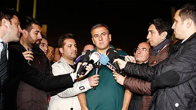 Hamzaoğlu futbolcular ve kulüp çalışanlarıyla vedalaştı.