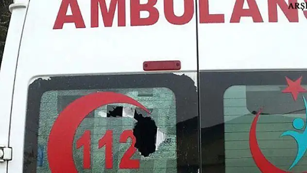 Hasta çocuğu almaya giden ambulansa saldırdılar