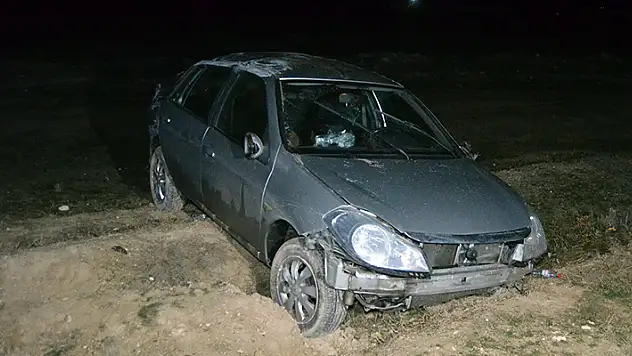 Hasta ziyaretinden dönenlerin içerisinde bulunduğu otomobil takla attı: 3 yaralı

