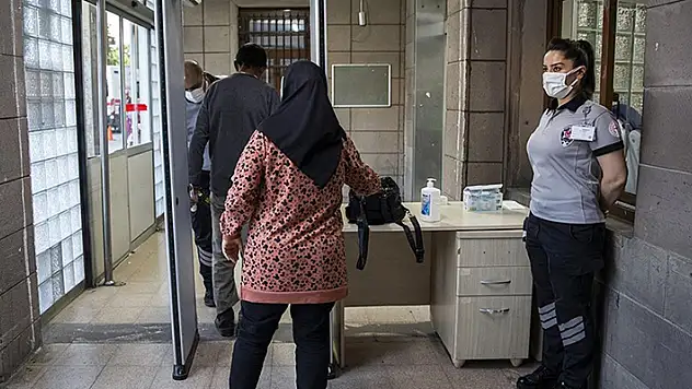 Hastanelerde 'Kapı Güvenlik Sistemleri' yaygınlaşıyor
