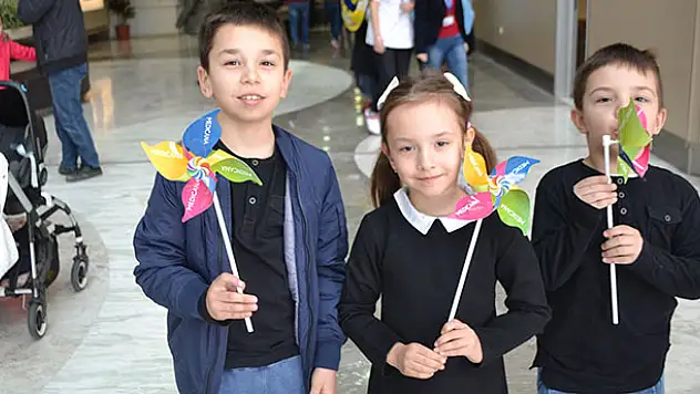 Hastaneye giden çocuklara 23 Nisan hediyesi
