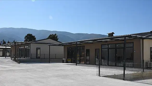 Hatay'da 2 bin 509 depremzede esnafa geçici iş yerleri teslim edildi
