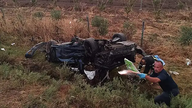 Hatay'da 2 otomobil çarpıştı: 5 ölü, 2 yaralı

